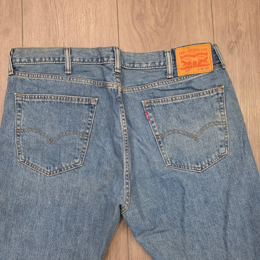 Levis 505 Regular Fit Jeans Mens 38x32 Medium Wash Blue Straight Leg Denim
